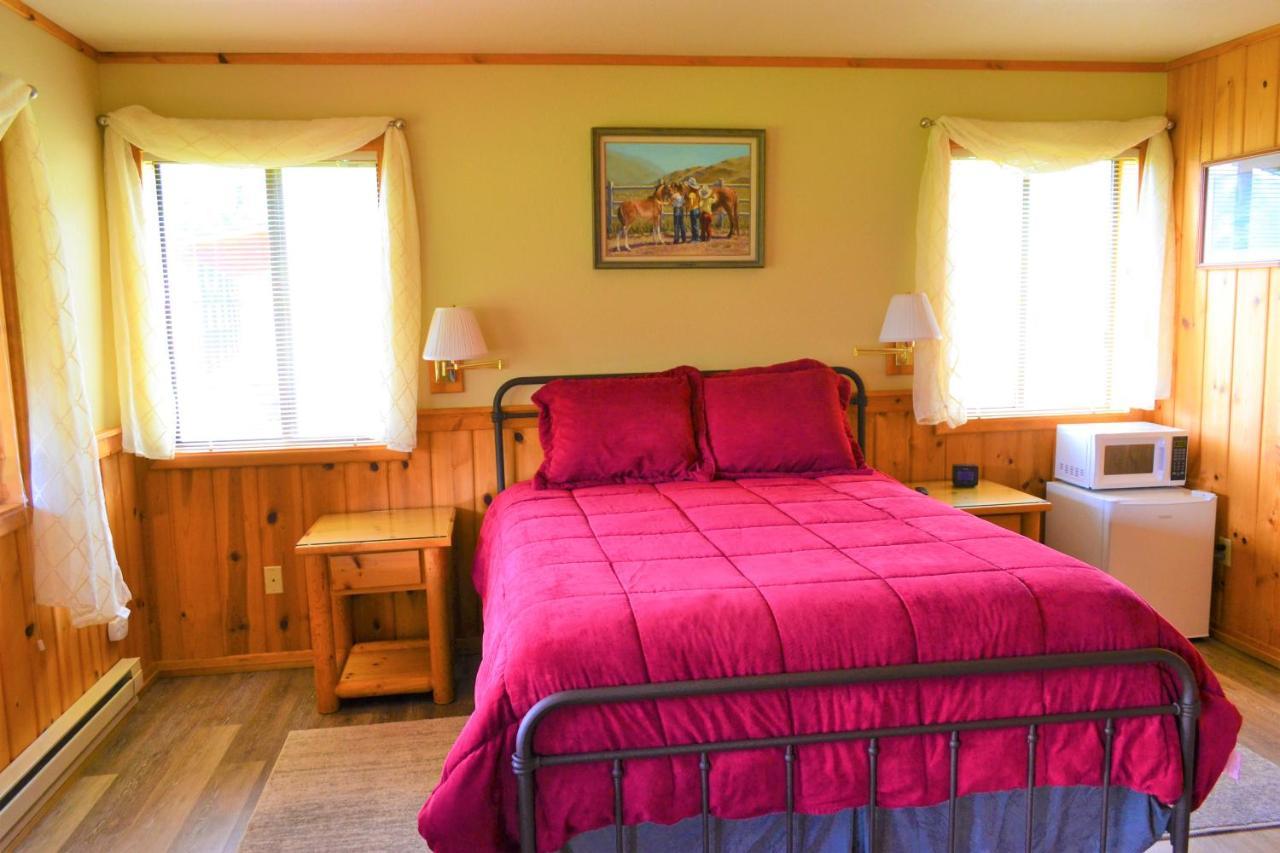 Twin Peaks Guest Ranch Vila Salmon Exterior foto